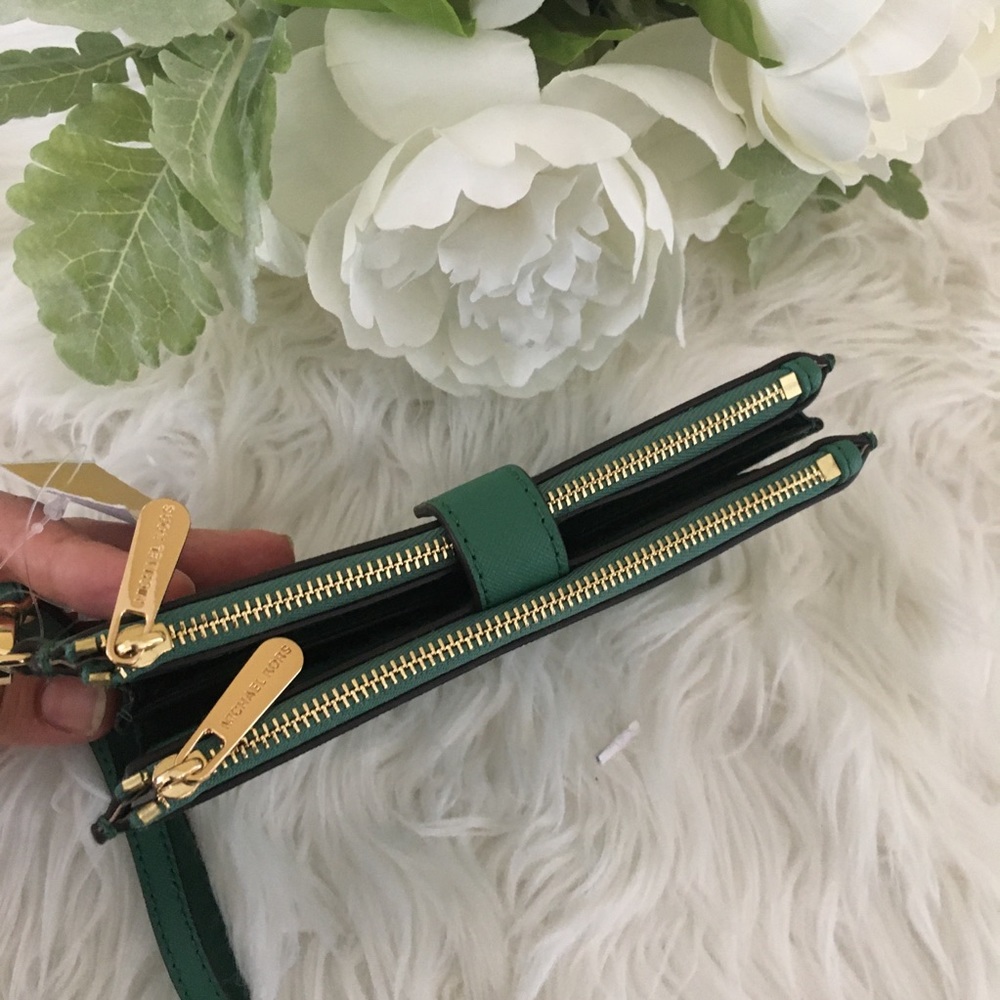 Last 1✨Michael Kors double zipper wallet/wristlet - Picture 4 of 8